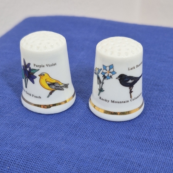 2 Vintage Porcelain Souvenir State Thimbles - New Jersey & Connecticut - Picture 5 of 9